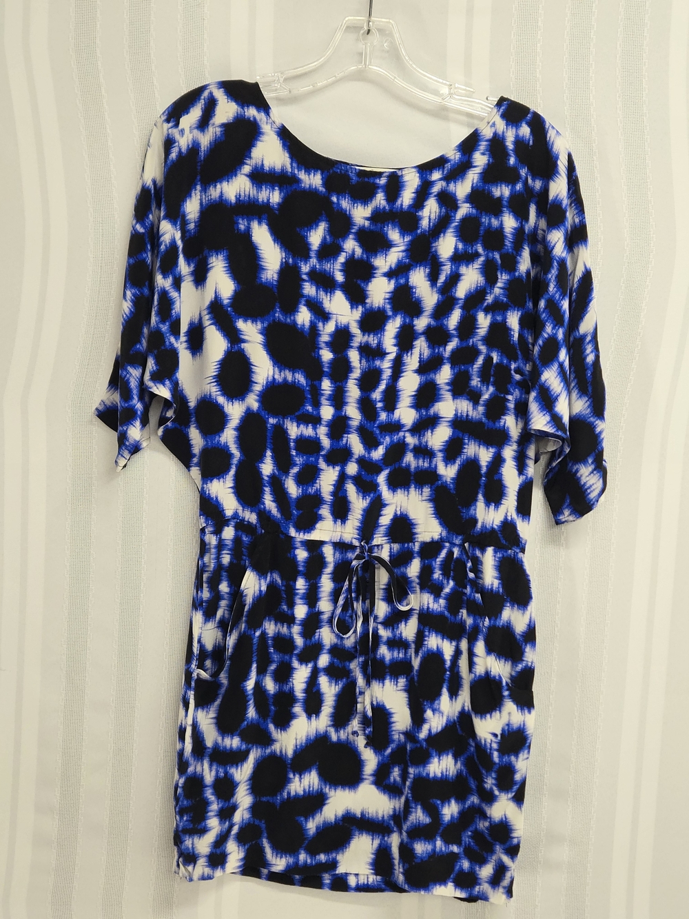 Twelfth Street by Cynthia Vincent Blue and White Abstract Tie-Waist Mini Dress P